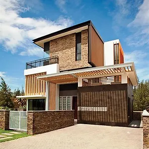 montgomerie-links-villas.hotelsofhoian.com/