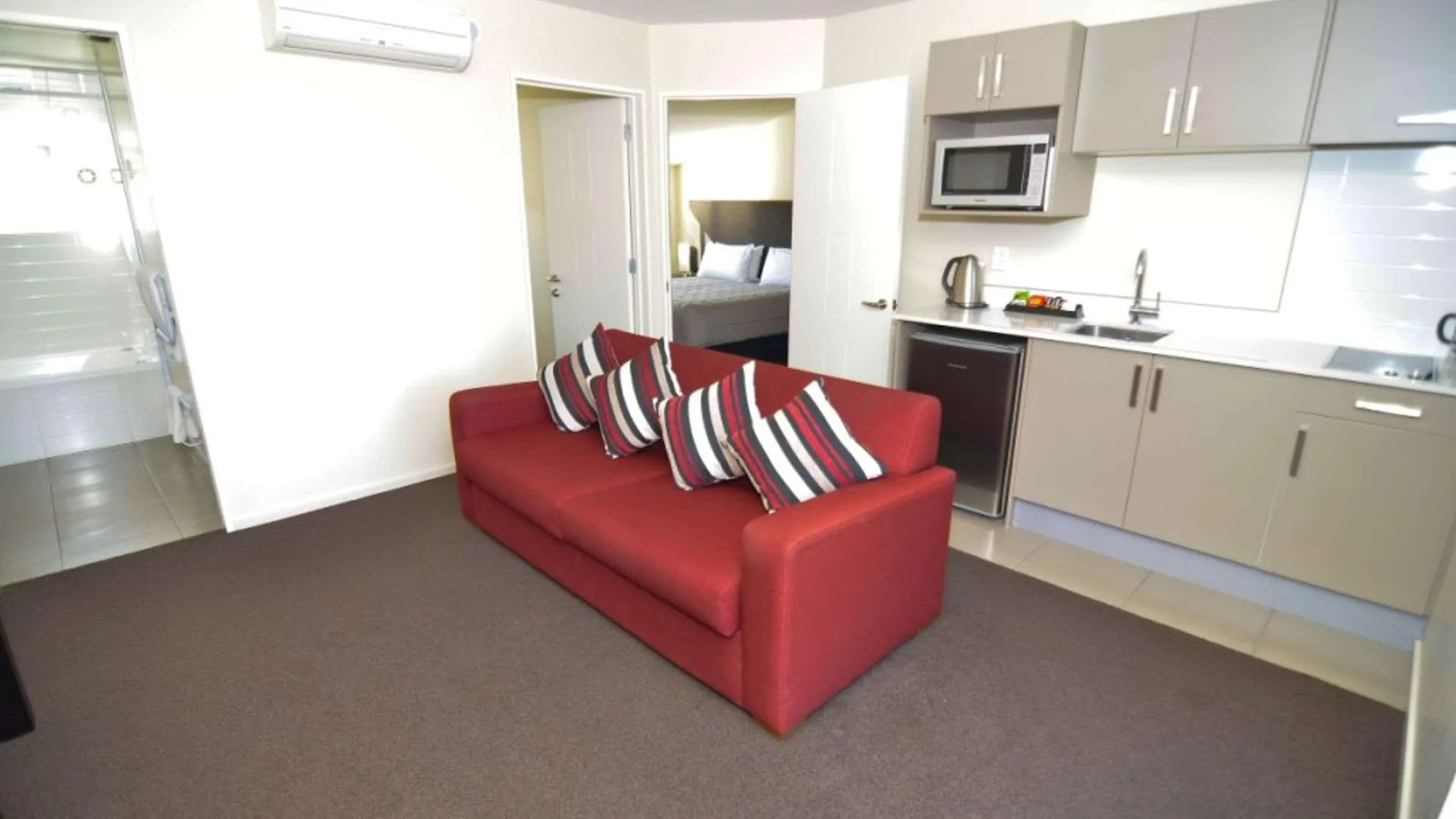 Quality Suites Amore Christchurch Hotel