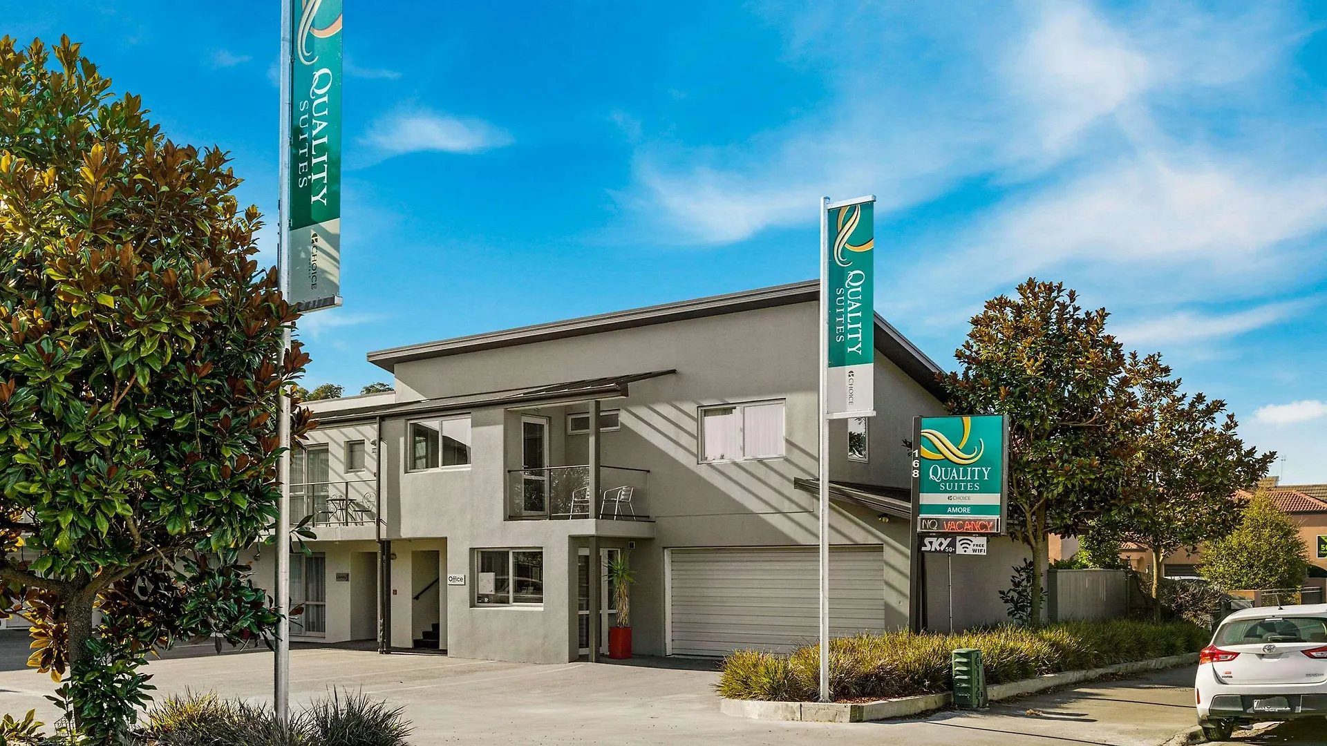 Quality Suites Amore Christchurch 4*,